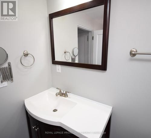 158 Dundas St E, Belleville, ON - Indoor Photo Showing Bathroom