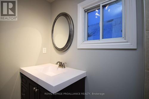 158 Dundas Street E, Belleville, ON - Indoor Photo Showing Bathroom
