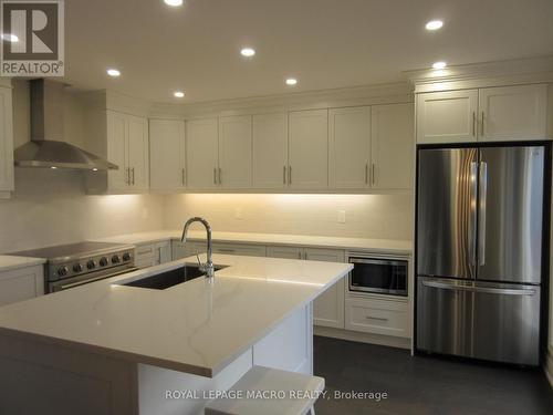 19 West Farmington Dr, St. Catharines, ON - Indoor Photo Showing Kitchen With Upgraded Kitchen