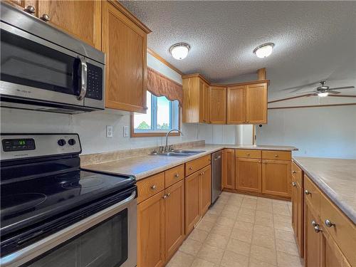 60126 88W Road, Carberry, MB - Indoor Photo Showing Kitchen With Double Sink