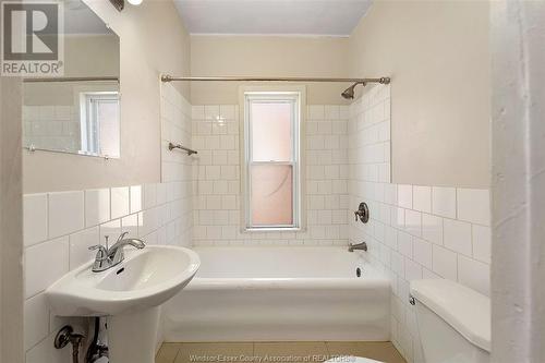 1250-1260 Ouellette Avenue, Windsor, ON - Indoor Photo Showing Bathroom