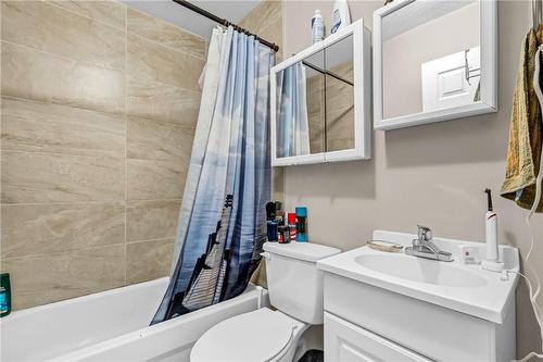 81 Barton Street E, Hamilton, ON - Indoor Photo Showing Bathroom