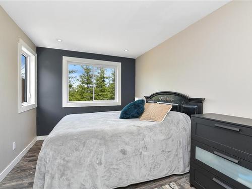2830 Woodcroft Pl, Shawnigan Lake, BC - Indoor Photo Showing Bedroom