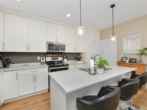 2830 Woodcroft Pl, Shawnigan Lake, BC - Indoor Photo Showing Kitchen With Upgraded Kitchen