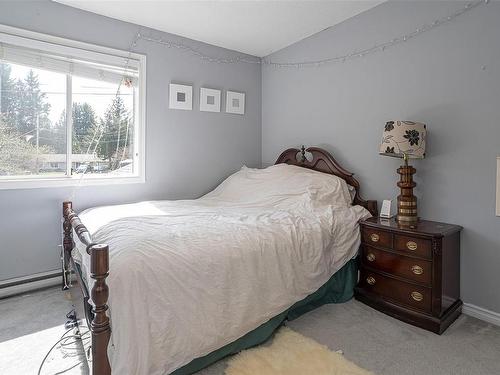 2255 Mcintosh Rd, Shawnigan Lake, BC - Indoor Photo Showing Bedroom