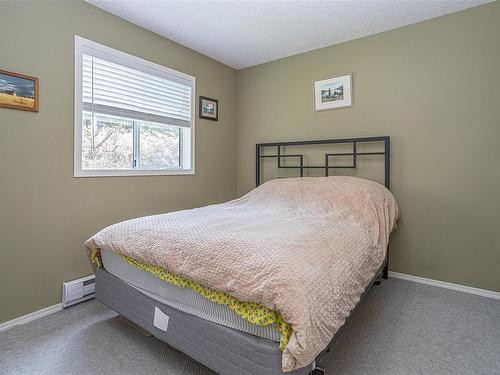 2255 Mcintosh Rd, Shawnigan Lake, BC - Indoor Photo Showing Bedroom