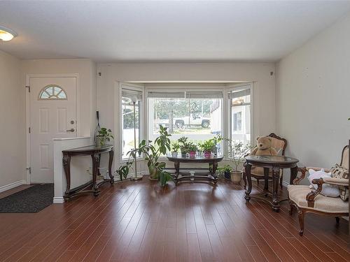 2255 Mcintosh Rd, Shawnigan Lake, BC - Indoor Photo Showing Living Room