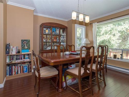 2255 Mcintosh Rd, Shawnigan Lake, BC - Indoor Photo Showing Dining Room