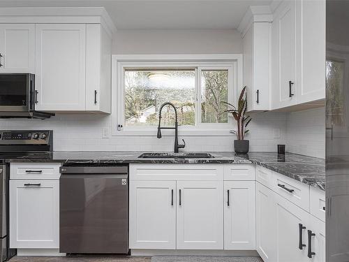 2780 Hartsdale Dr, Langford, BC - Indoor Photo Showing Kitchen With Upgraded Kitchen
