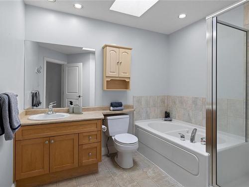 11-340 Young St, Parksville, BC - Indoor Photo Showing Bathroom