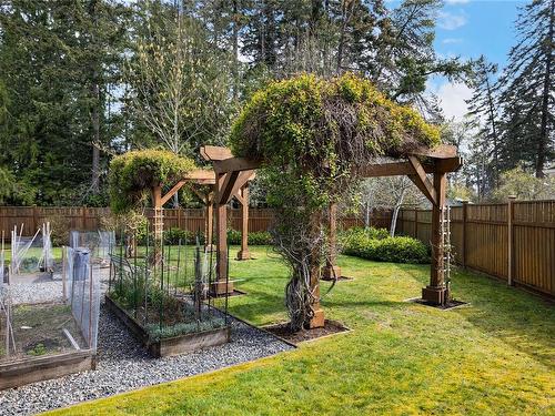 11-340 Young St, Parksville, BC - Outdoor With Backyard