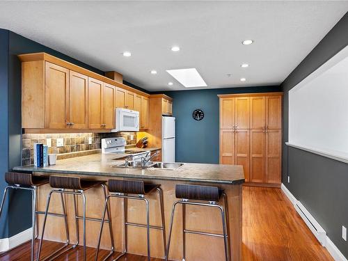 11-340 Young St, Parksville, BC - Indoor Photo Showing Kitchen