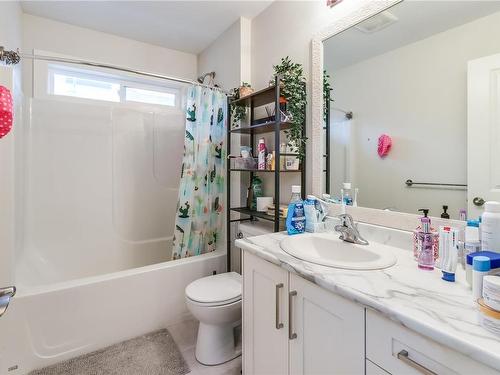 134 Lindquist Rd, Nanaimo, BC - Indoor Photo Showing Bathroom