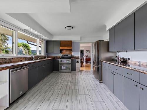 5957 Sooke Rd, Sooke, BC - Indoor Photo Showing Kitchen