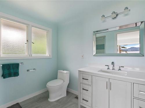 5957 Sooke Rd, Sooke, BC - Indoor Photo Showing Bathroom