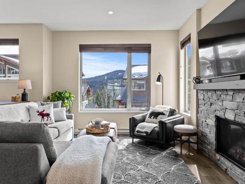 14-5050 Valley Drive, Sun Peaks, BC - Indoor Photo Showing Living Room With Fireplace