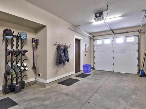 14-5050 Valley Drive, Sun Peaks, BC - Indoor Photo Showing Garage