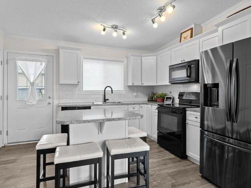 1-235 Aylmer Rd, Chase, BC - Indoor Photo Showing Kitchen