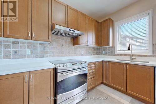 1138 Atkins Dr, Newmarket, ON - Indoor Photo Showing Kitchen