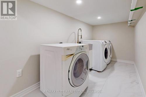 1138 Atkins Dr, Newmarket, ON - Indoor Photo Showing Laundry Room
