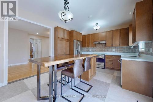1138 Atkins Dr, Newmarket, ON - Indoor Photo Showing Kitchen