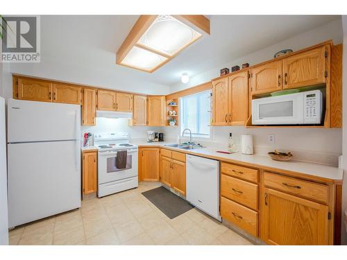 7915 Hespeler Road Unit# 103, Summerland, BC - Indoor Photo Showing Kitchen With Double Sink