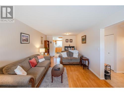 7915 Hespeler Road Unit# 103, Summerland, BC - Indoor Photo Showing Living Room