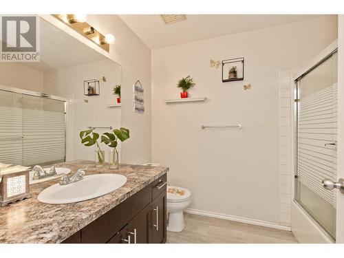 1395 Friesen Road, Kelowna, BC - Indoor Photo Showing Bathroom