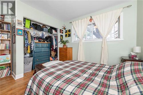 2421 Iris Street, Ottawa, ON - Indoor Photo Showing Bedroom