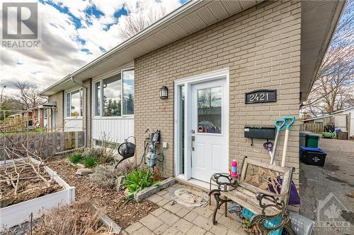 2421 Iris Street, Ottawa, ON - Outdoor