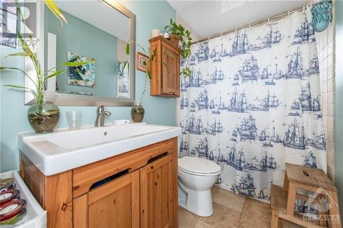2421 Iris Street, Ottawa, ON - Indoor Photo Showing Bathroom