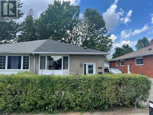 2421 Iris Street, Ottawa, ON - Outdoor