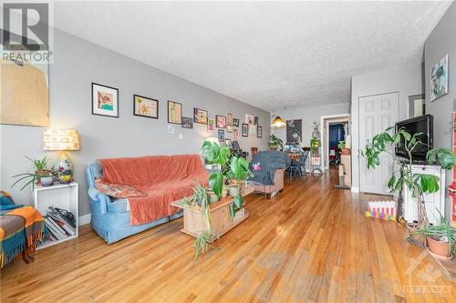 2421 Iris Street, Ottawa, ON - Indoor