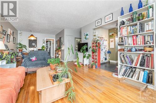 2421 Iris Street, Ottawa, ON - Indoor