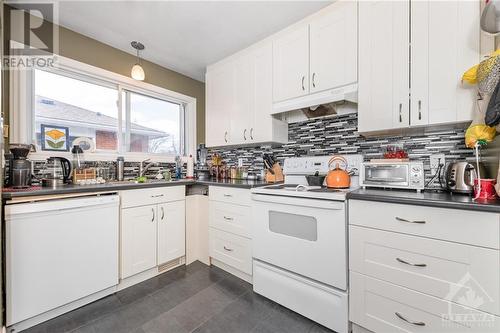 2421 Iris Street, Ottawa, ON - Indoor Photo Showing Kitchen