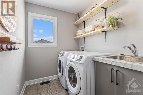 236 Sunset Crescent, Russell, ON - Indoor Photo Showing Laundry Room
