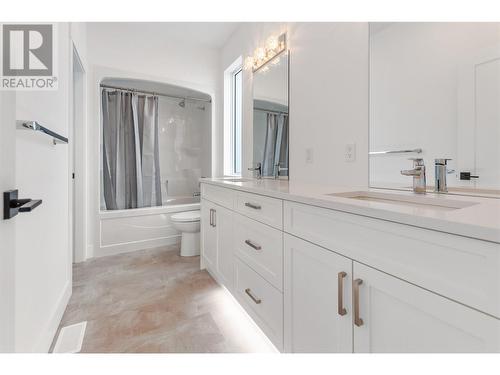 2799 Hawthorn Drive, Penticton, BC - Indoor Photo Showing Bathroom