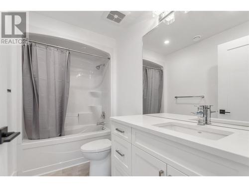 2799 Hawthorn Drive, Penticton, BC - Indoor Photo Showing Bathroom