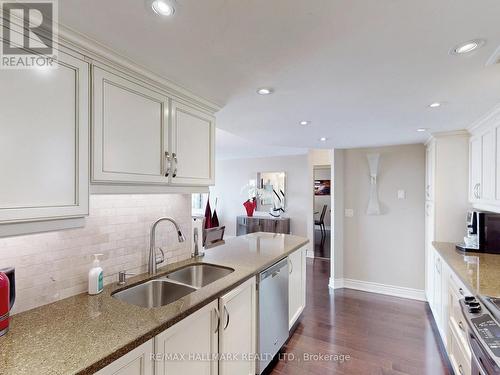 #1405 -100 Observatory Lane, Richmond Hill, ON - Indoor Photo Showing Kitchen With Double Sink