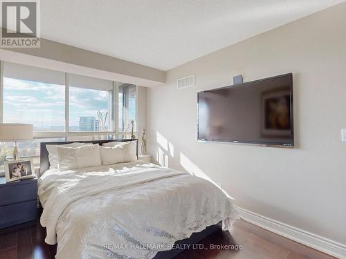 #1405 -100 Observatory Lane, Richmond Hill, ON - Indoor Photo Showing Bedroom