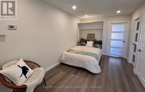 8 - 3 Paradise Boulevard, Ramara, ON - Indoor Photo Showing Bedroom