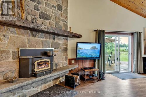 33 Birchcliff Avenue, Kawartha Lakes, ON - Indoor With Fireplace