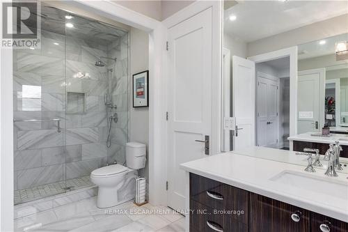 1325 Sheldon Ave, Oakville, ON - Indoor Photo Showing Bathroom