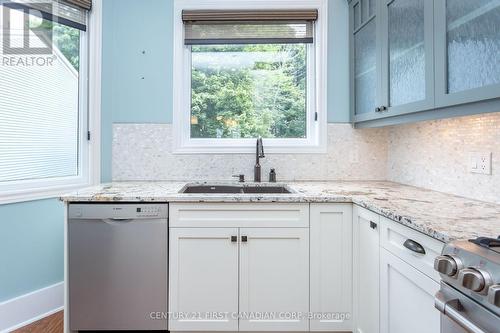 14 - 374 Front Street, Central Elgin, ON - Indoor Photo Showing Kitchen With Upgraded Kitchen