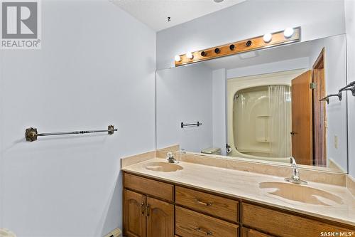 102 116Th Street E, Saskatoon, SK - Indoor Photo Showing Bathroom