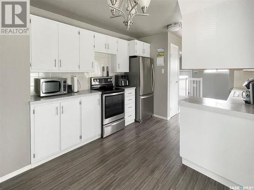 259 5Th Avenue Se, Swift Current, SK - Indoor Photo Showing Kitchen With Stainless Steel Kitchen