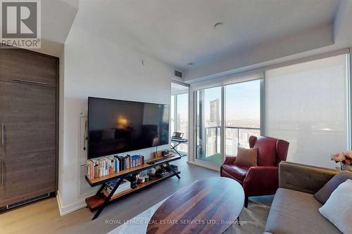 #2703 -488 University Ave, Toronto, ON - Indoor Photo Showing Living Room