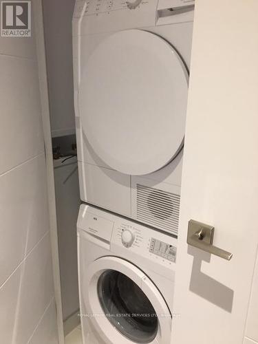 #2703 -488 University Ave, Toronto, ON - Indoor Photo Showing Laundry Room