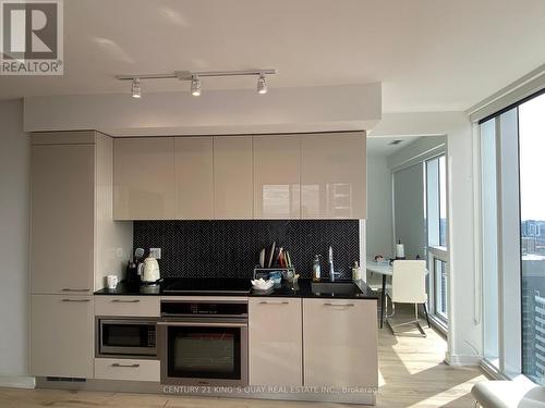 4905 - 3 Gloucester Street, Toronto, ON - Indoor Photo Showing Kitchen