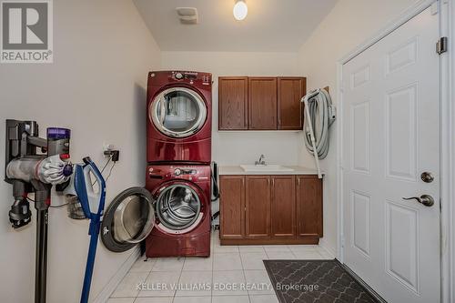 3322 Stoneware Rd, Burlington, ON - Indoor Photo Showing Laundry Room